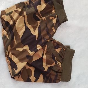 1/2 leggings in camo color size M for girl or lady